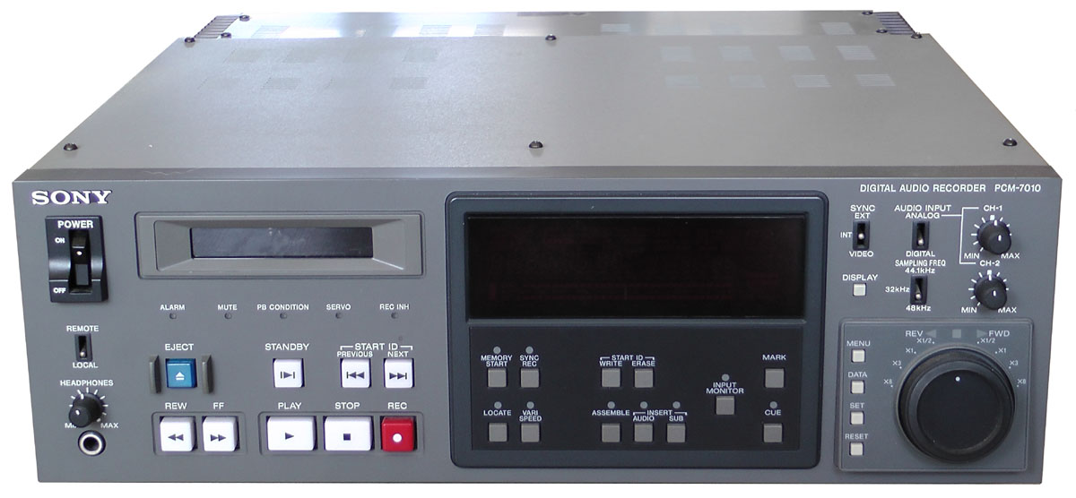 Sony PCM-7010 DAT Digital audio recorder Sony PCM-7010 DAT Digital audio recorder